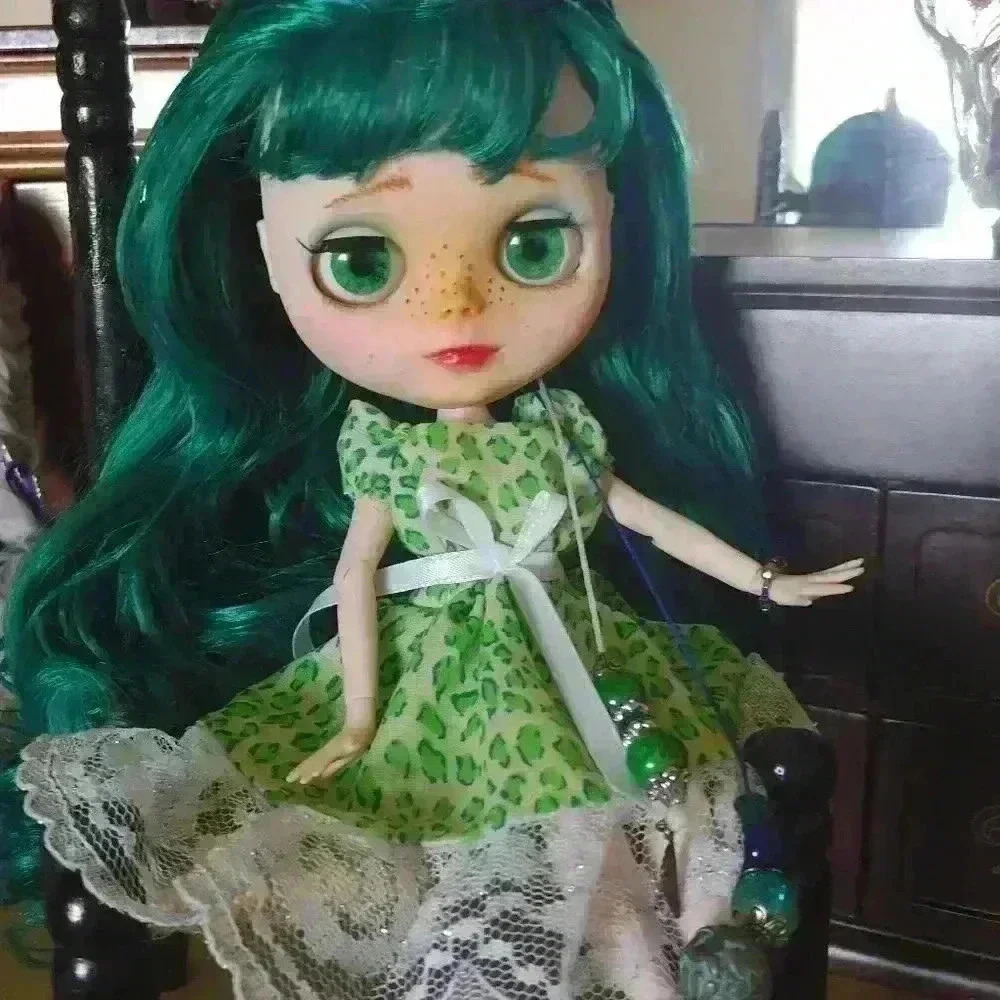 Custom Blythe Doll "Esmeralda" - Picture 9 of 12